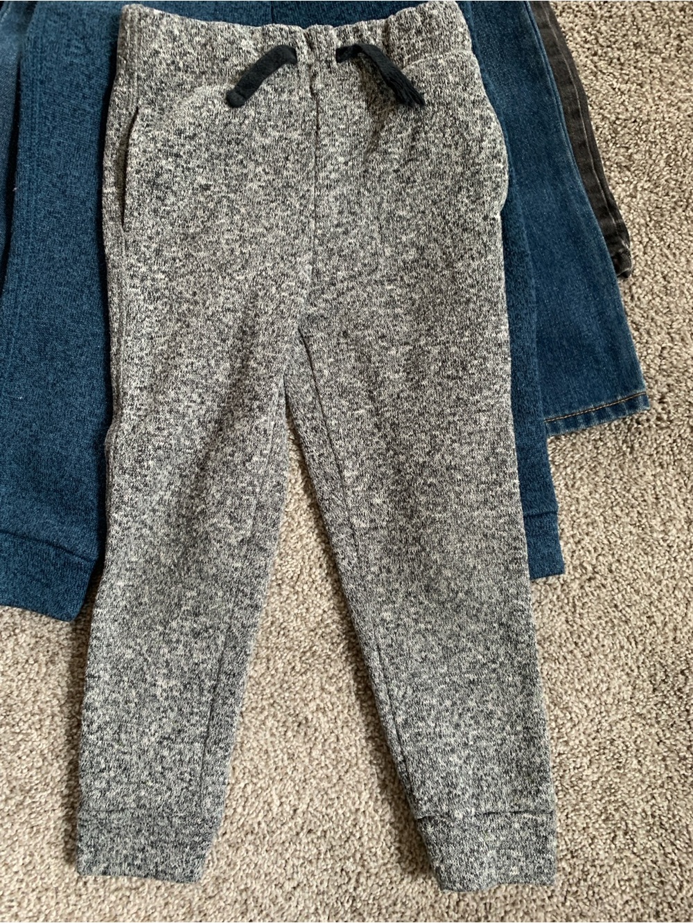 Boys bundle of 5 pairs Size 5T Knit Joggers and Jeans - Picture 2 of 6
